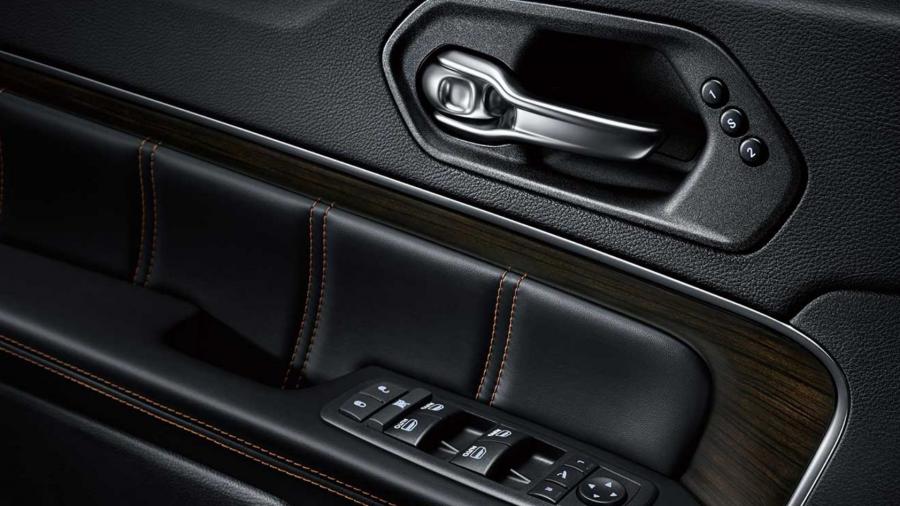 Детали интерьера Jeep Grand Commander Summit (K8) 2018 года  (фото 22 из 24)